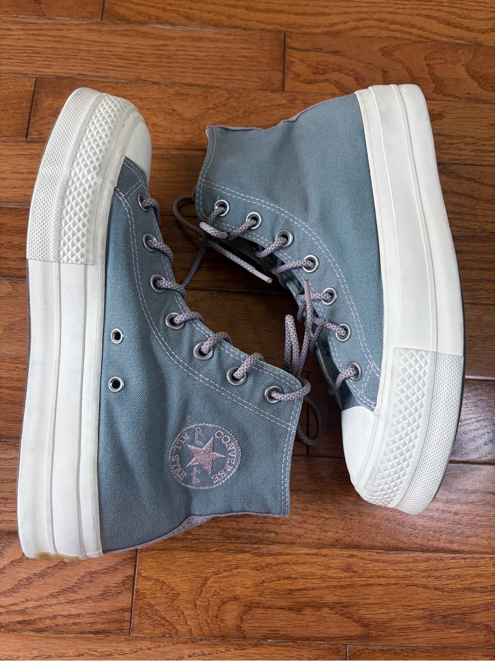 Converse Chuck Taylor All Star Lift Platform High Top Sneakers – US 9 Grey Lilac